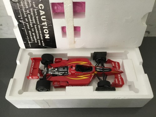 1/18 Action J.P Montoya #4 Target Ganassi Reynard Honda 1999 Indy Car Champion - Picture 2 of 7