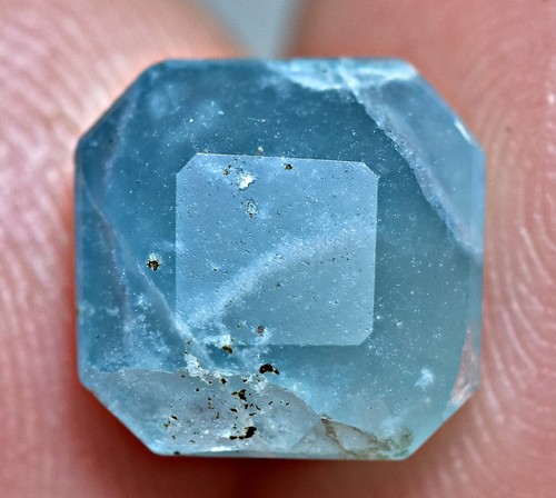 4 Carat Natural Sky Blue Faceted Fluorescent Sodalite Gemstone from Afghanistan - Picture 3 of 10