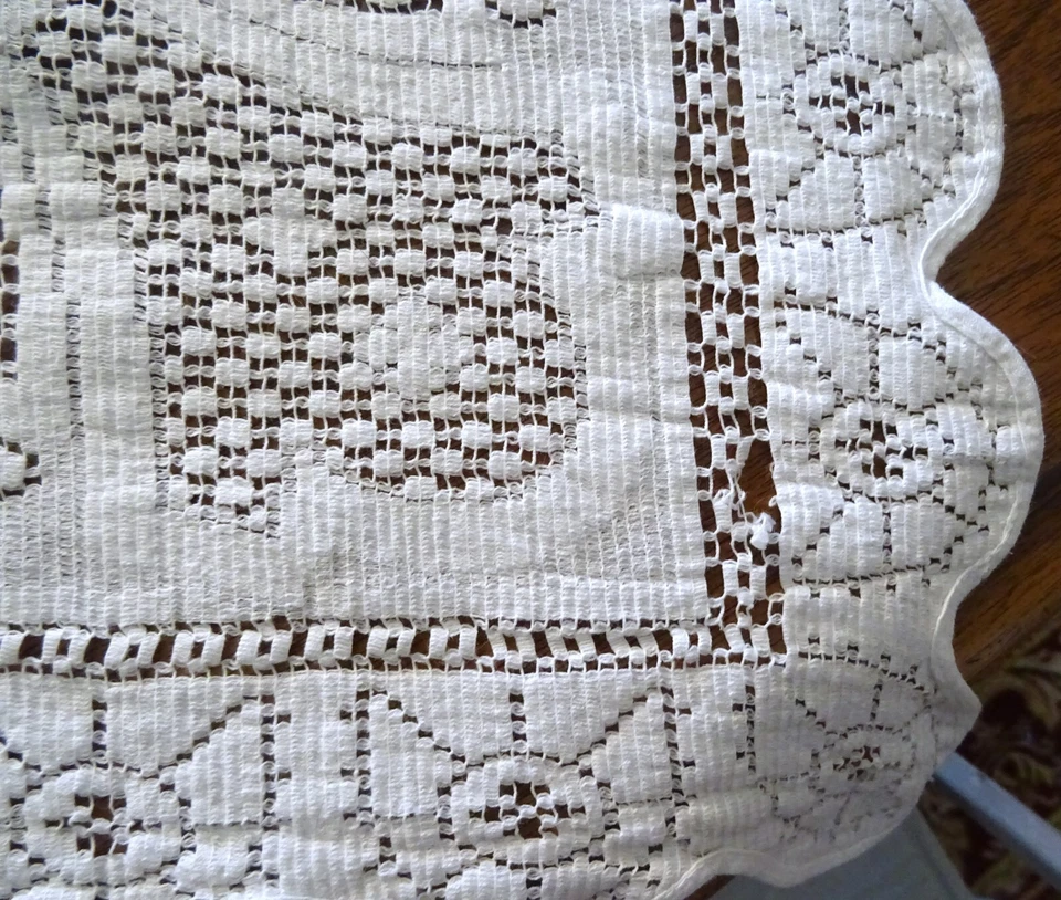 NAPPE en dentelle mécanique des années 30  -  125 cm x 115 cm - Photo 4/4