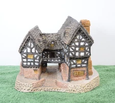 David Winter "Tudor Manor House" Mold 2 - In excellent condition.