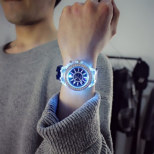 Mode Band Sport Männer Frauen Armbanduhr LED Hintergrundbeleuchtung Kristall Quarz Silikon - Bild 9 von 21