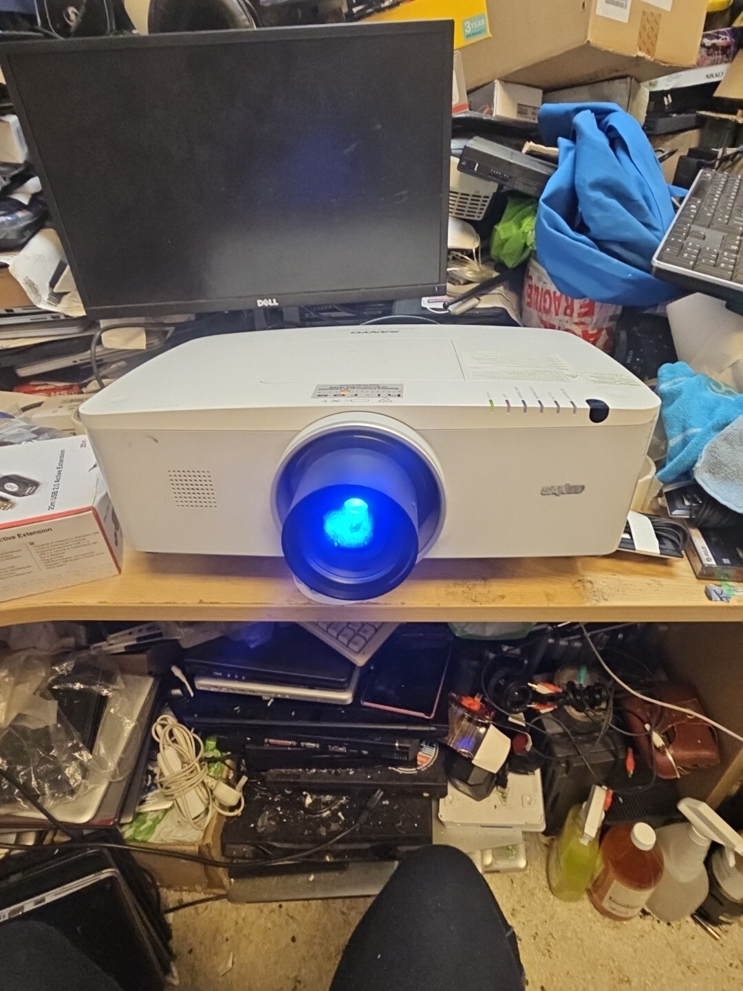Sanyo PLCXM100L Projector 5000 Lumen LAMP HR 932H, very clear image