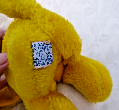 "DROOPY" SMALL VINTAGE YELLOW PUPPY DOG PLUSH BEANIE TOY - 1976 - R.DAKIN & CO - Picture 4 of 8