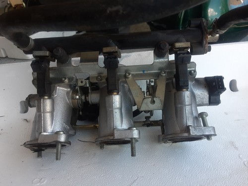 2001 01 Triumph sprint st 955i Throttle Body Fuel Rail Injectors - Picture 2 of 7