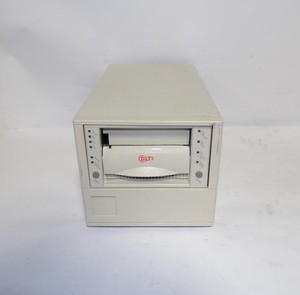 Quantum DLTtape IV Tabletop Tape Drive TH8BG-YF SCSI External (B4218)