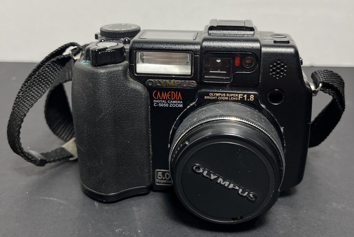 Olympus CAMEDIA C-5050 Zoom 5.0MP Digital Camera - Black for Olympus CAMEDIA C-5050 Zoom 5.0MP Digital Camera - Black for