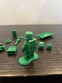LEGO Toy Story: Army Men on Patrol (7595) Minifigure And Accessories Incomplete