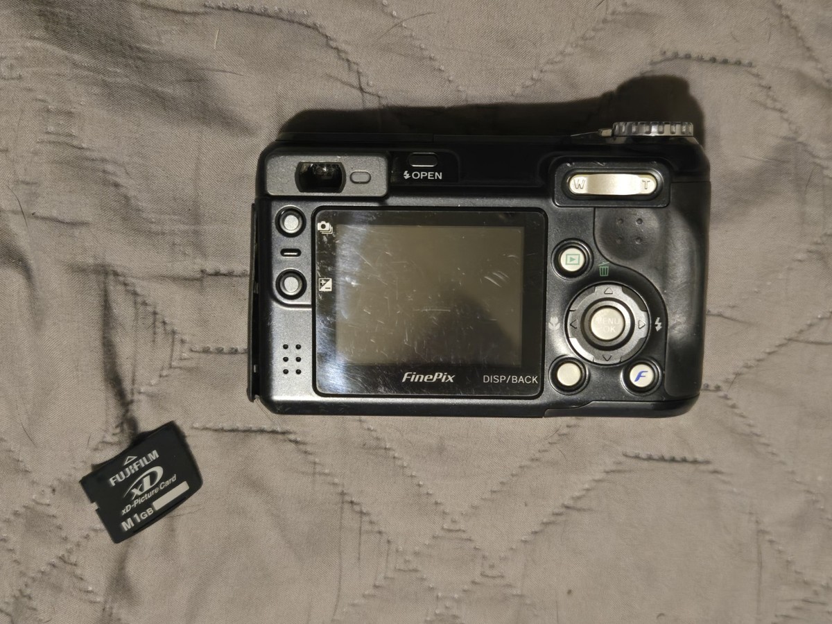 FUJIFILM E900 9.0 MP Digital Camera Zoom Error - For Parts / As Is