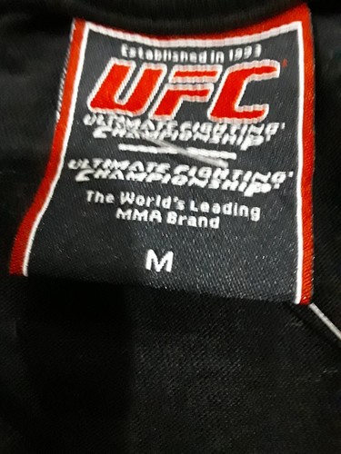 UFC T Shirt Mens Adult Size Medium Short Sleeve Black Logo Fighting - Picture 9 of 9