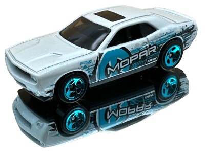 ミニカー HotWHeeLs FAST&FURIOUS DODGE CHALLENGER Amazon.com: Hot Wheels Dodge Challenger Drift Car - Fast