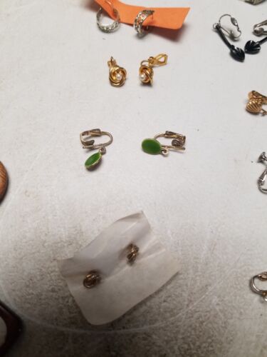 12 Pairs of Women's Earrings (M) - Picture 3 of 6