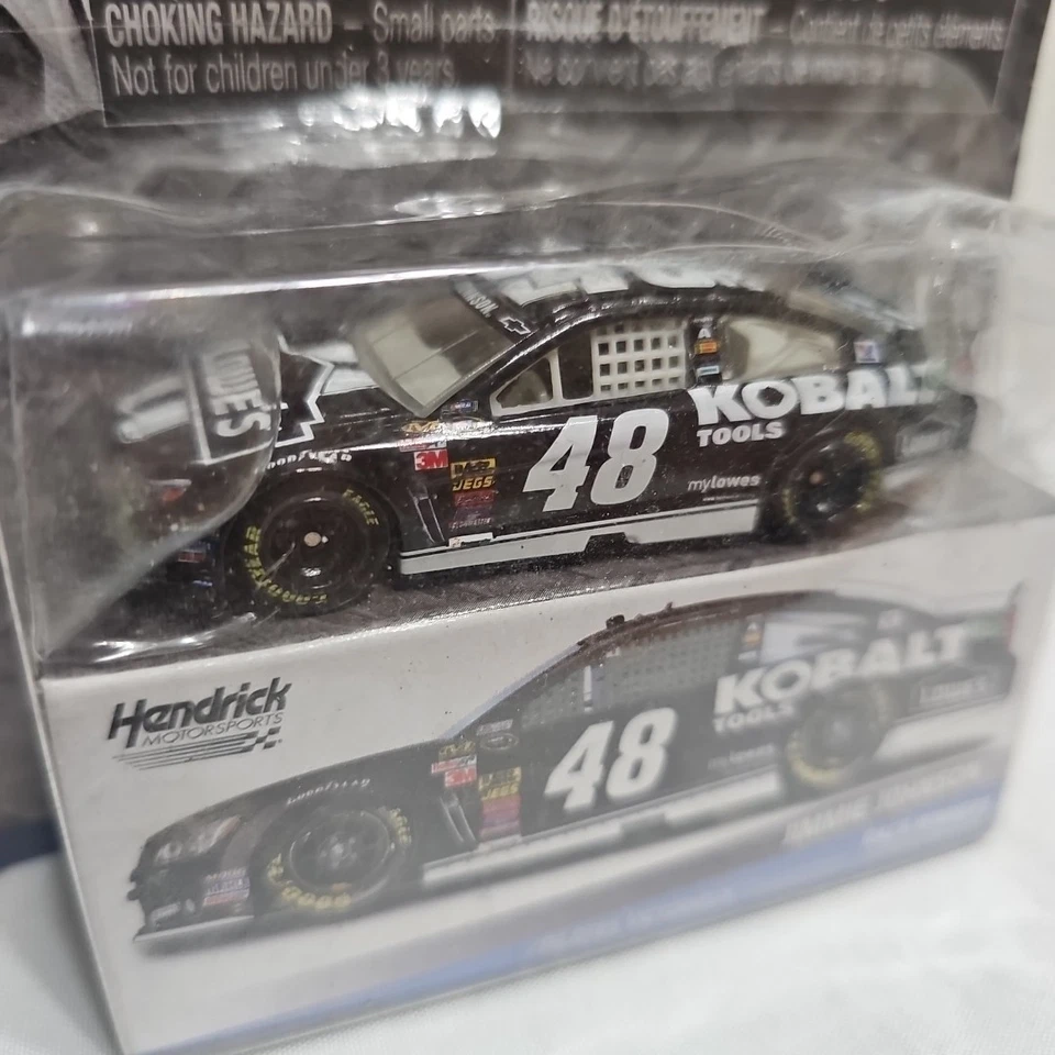 Литая модель гоночного автомобиля NASCAR Authentics Jimmie Johnson 2014 Champion Win масштаб 1:64 No48 - Изображение 3 из 4