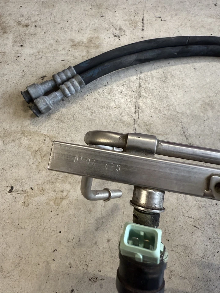 Carril inyector de combustible BMW E36 1992-1999 OEM 325i 325is M50 M52 S50 S52 Foto 3 de 4