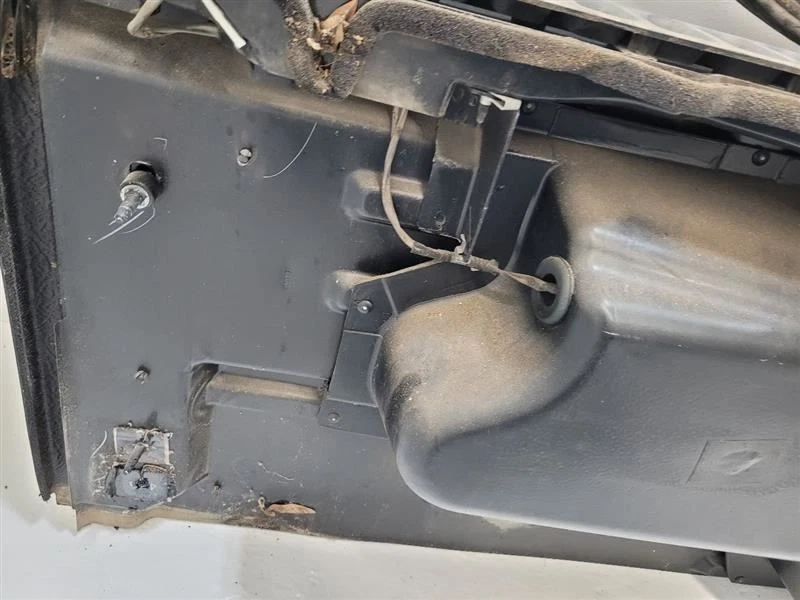 2011 CHEVROLET AVALANCHE LEFT LH BED SIDE TRIM Foto 3 de 4