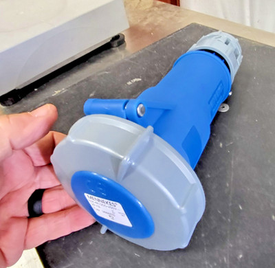 *NEW* MENNEKES connector 3888RS, 2P+grd, 32amp-6h/200-250vac