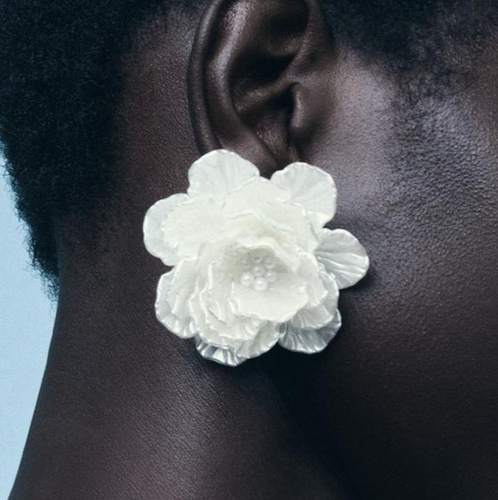 Zara Embossed Floral Flower Statement Earrings White Ecru Ivory 1070/004 New - Imagen 1 de 14
