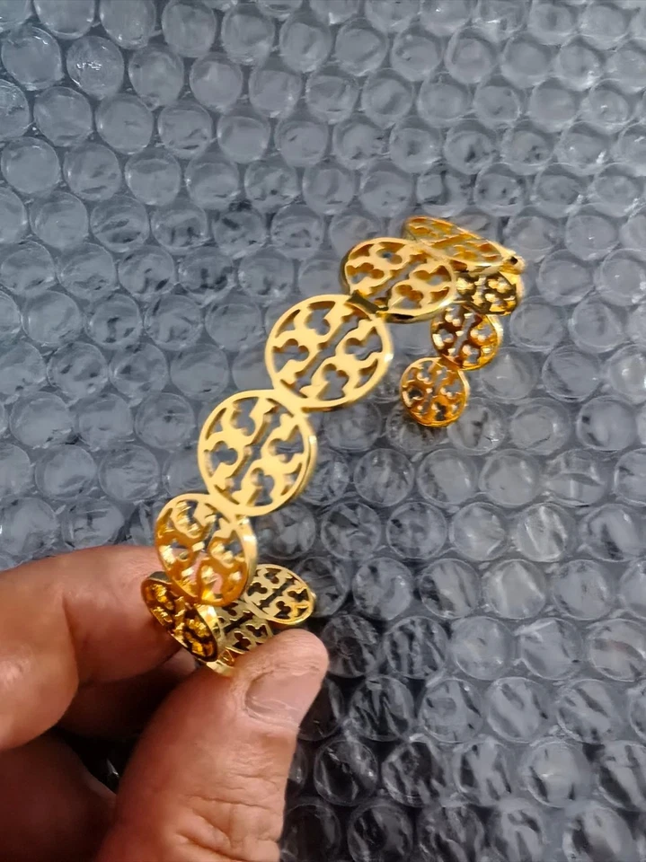 Nova pulseira de ouro com logotipo oco Tory Burch TB - Imagem 2 de 4