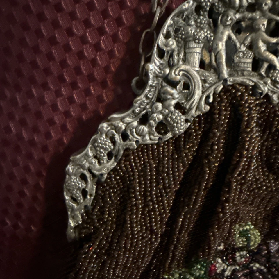 古董 20 世纪 20 年代串珠 Flapper 钱包小天使银色框架花卉串珠设计完好 — 第 4/4 张图片