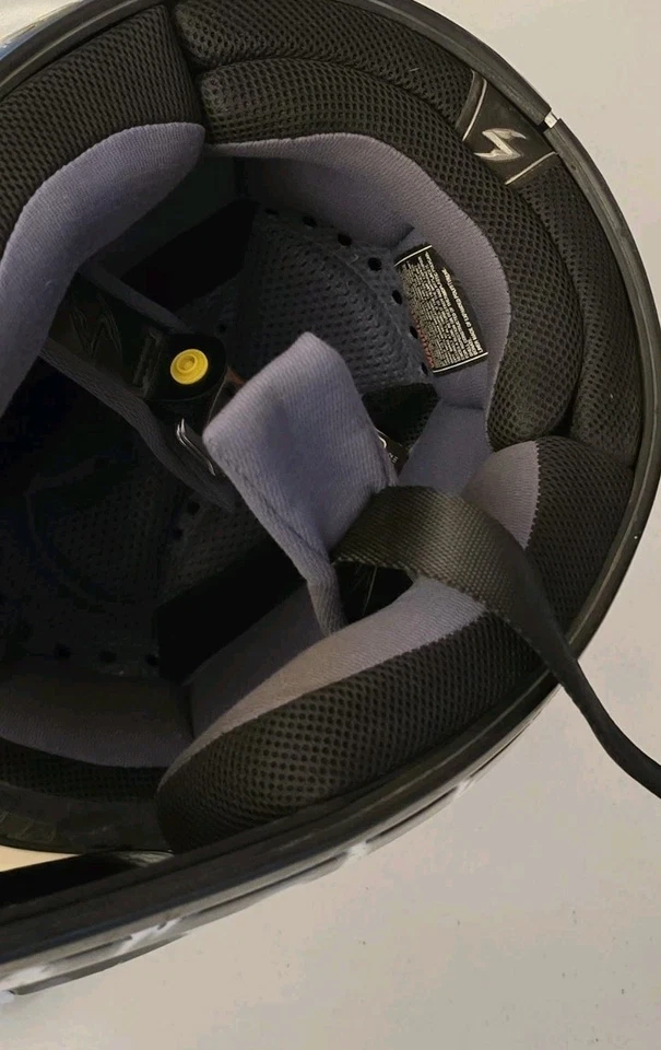 Casco rígido de motocicleta Scorpion King blanco calaveras negras  Foto 3 de 3