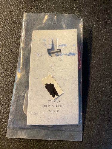 NOS Vintage BOY SCOUTS OF AMERICA Gold Contest Award MEDAL PIN BSA #5110 - Picture 2 of 2