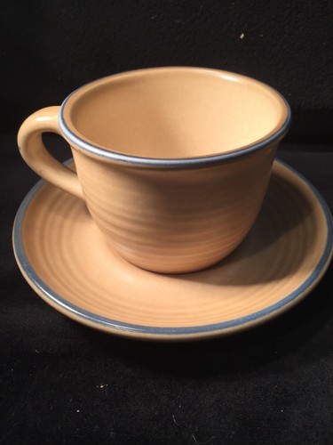 Pfaltzgraff FOLK ART 2 Coffee Cups & SAUCERS Tan With Navy design USA MADE 🇺🇸 - Picture 4 of 12