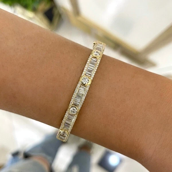 Brazalete Apilable Zafiro Blanco Creado en Laboratorio Corte Redondo y Baguette de 4 quilates Foto 2 de 4