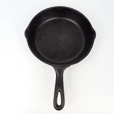 Vintage Vollrath Ware No. 5 Smooth Bottom Cast Iron Skillet | Preowned