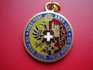 FRANC MACONNERIE SUISSE PETITE MEDAILLE METAL DORE ET EMAIL CONGRES GENEVE 1902