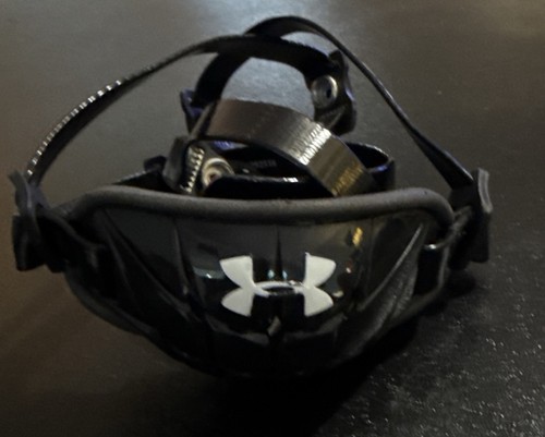 Under Armour Spotlight Chin Strap Adult Black With White Under Armour Logo - Picture 11 of 13