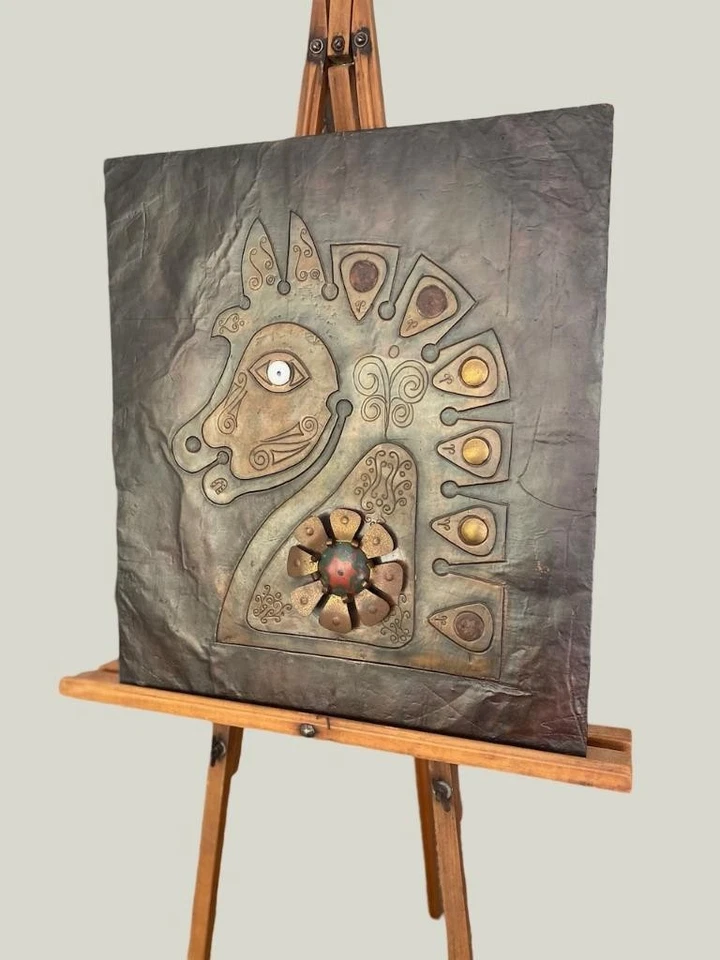 Arte de pared de metal Intaglio CABEZA DE CABALLO MEDIADOS DE SIGLO cobre y bronce sobre madera firmado Foto 4 de 4