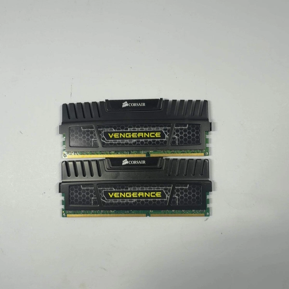 PC3-17000 (DDR3-2133) Bus Speed Computer RAM 16 GB Total Capacity