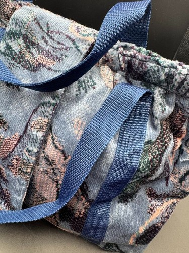 Large Tapestry Bag Blue Mauve 15" L x 10" T Interior Exterior Pockets - Picture 2 of 7