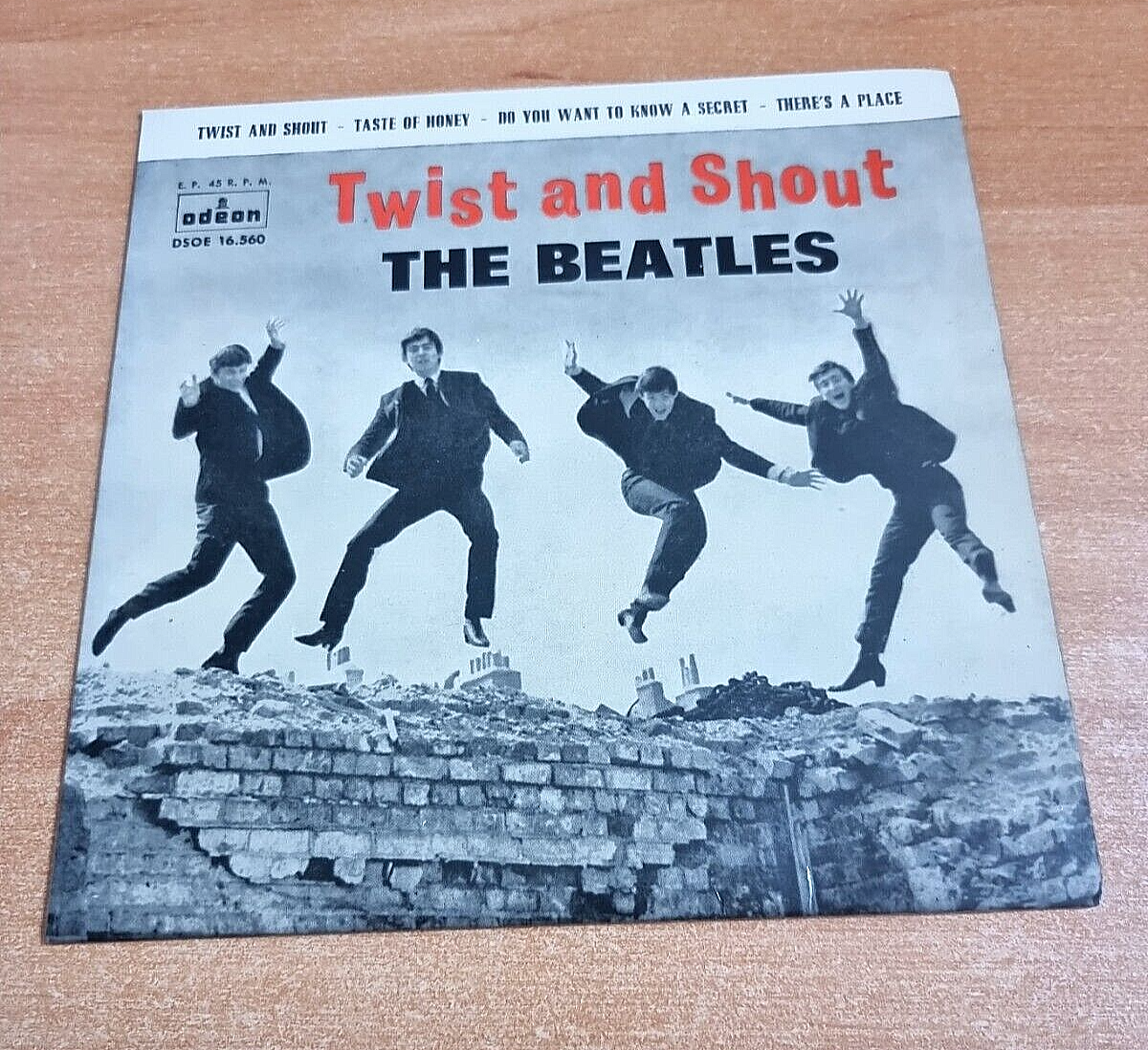 【レア美品！EPレコード】THE BEATLES Twist and Shout s-l400.jpg