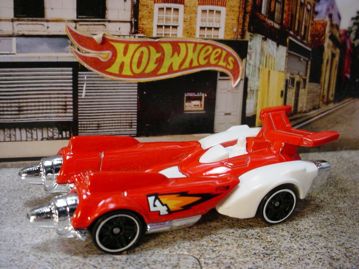 2025 Hot Wheels OLLIE ROCKET☆red/white/chrome☆Multi Gift Pack