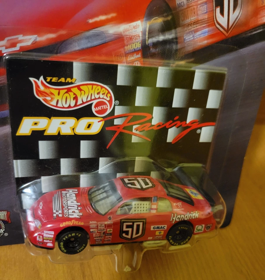 Chevrolet Monte Carlo 1998 primera edición 1:64 #50 Hendrick Motorsports Foto 3 de 4
