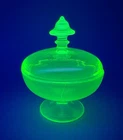 Rare Fenton Uranium Stretch Glass Covered Puff Box - Florentine Green