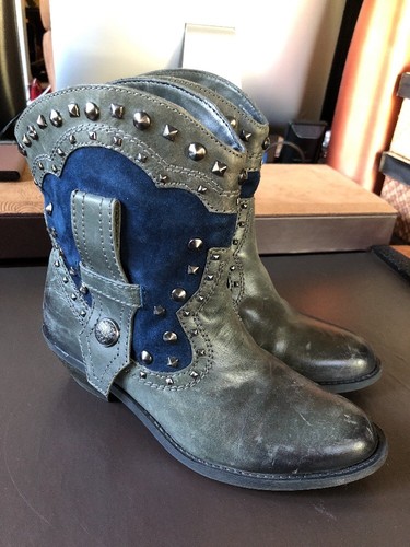 VINCE CAMUTO Madalissa Booties Gray 