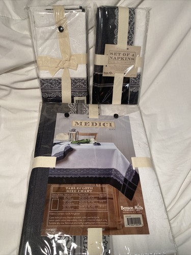 9-teiliges SET BENSON MILLS TISCHDECKE & 8 Servietten 60 x 104 Zoll WEISS schwarz Musterrand - Bild 6 von 9