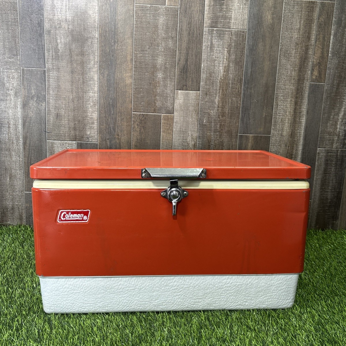 Vintage 1975 Coleman Cooler Red & White 22.5 x 16 x 13.5 Metal
