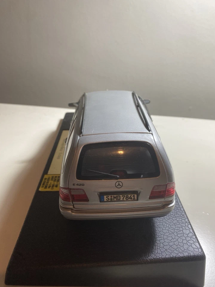 Anson Mercedes Clase E W210 Escala 1:18 Diecast Modelo Plateado Foto 4 de 4