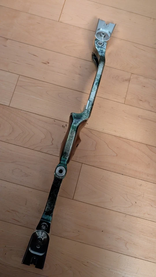 Archery: Left Hand Hoyt Avalon+ 23" Olympic Recurve/Barebow ILF Riser - Image 2 of 4