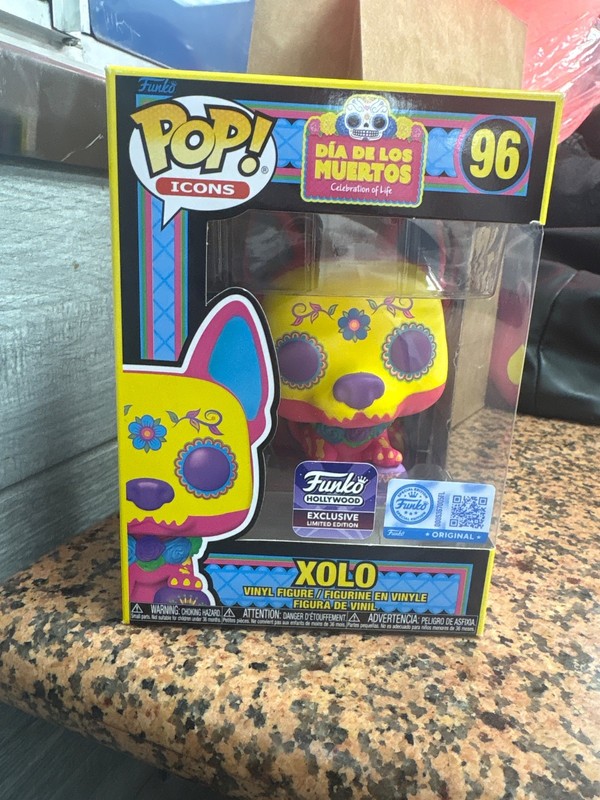 FUNKO POP XOLO 96 DIA DE LOS MUERTOS HOLLYWOOD EXCLUSIVE BLACKLIGHT