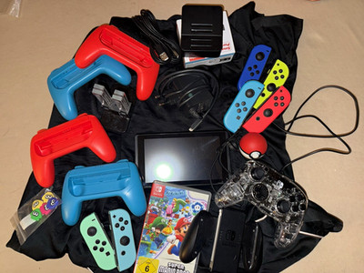 Nintendo Switch schwarz 256GB mit Joy-Cons, Zubehör & Mario Wonder