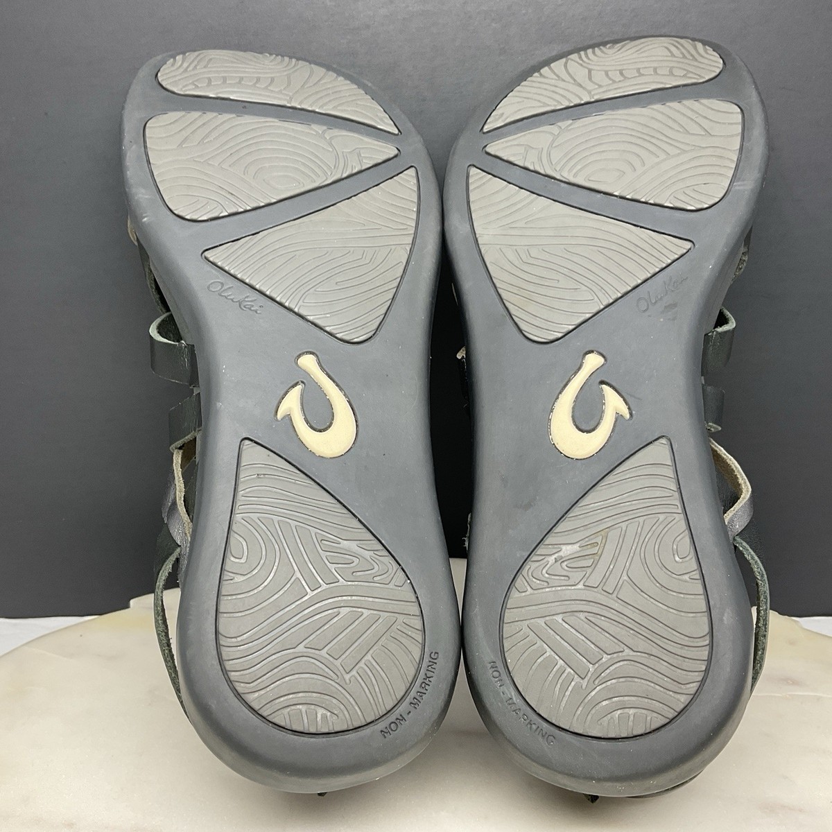 Olukai Awe Awe Womens Sandals Size 9 Black Pewter Leather Strappy Comfort Casual View 6