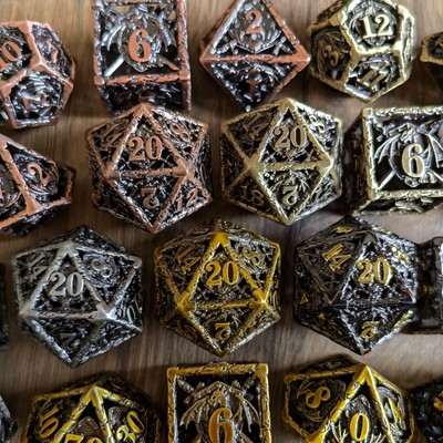 DND Metall Würfel Set Drachenschild Polyedral Stanzen 7 Stck. TTRPG Spiel Dungeons D&D