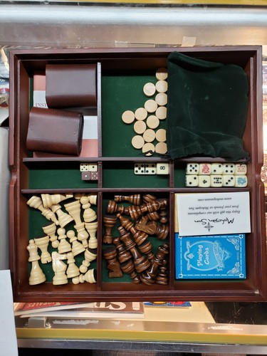 MOHEGAN SUN 5 in 1 Wood Game Set, Great Condition. Collectible High Roller Gift - Picture 2 of 7
