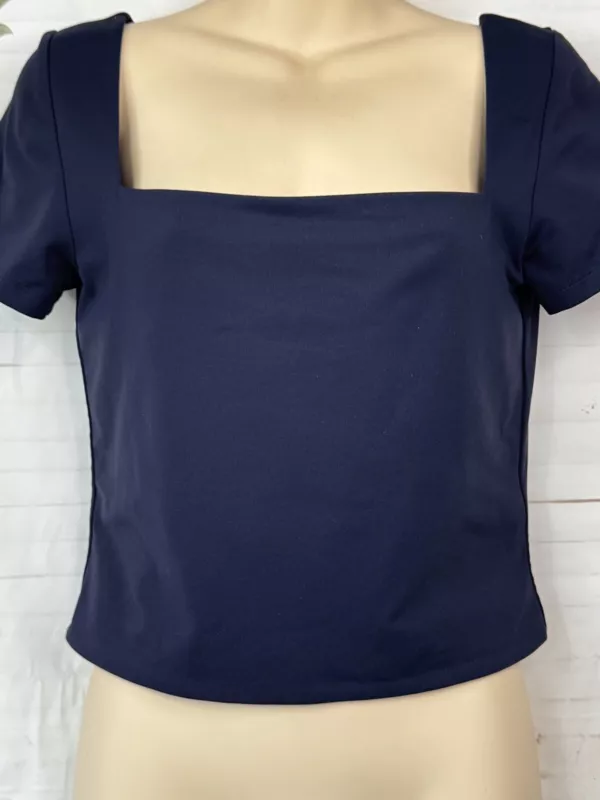 aritzia babaton contour crop ribcage ss square neck shirt