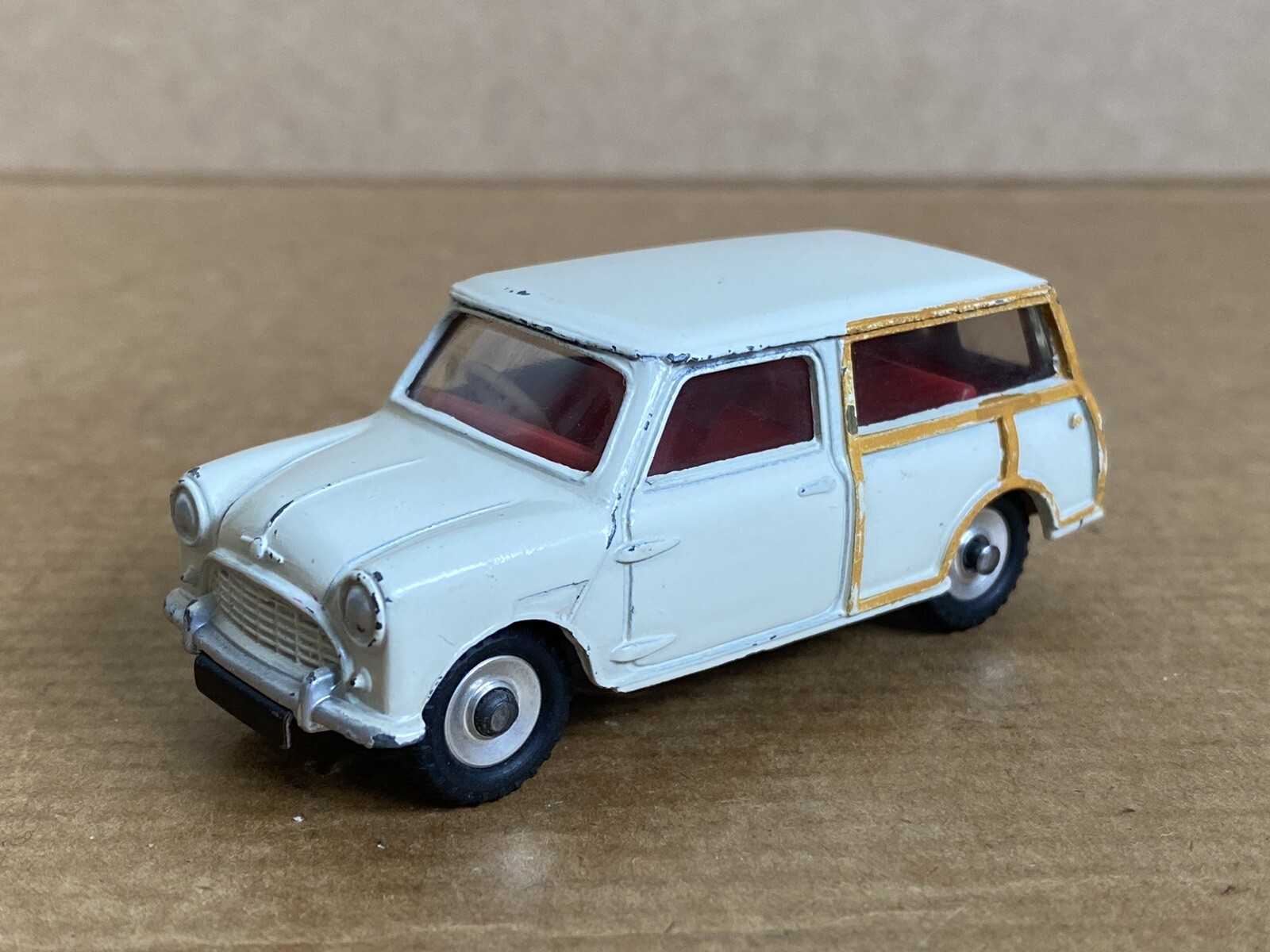 Dinky 197, Morris Mini Traveller - Free Price Guide & Review