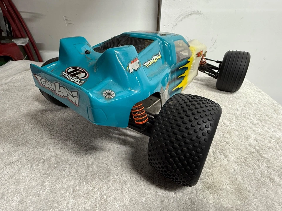 Camión de estadio Losi vintage sin escobillas Foto 4 de 4