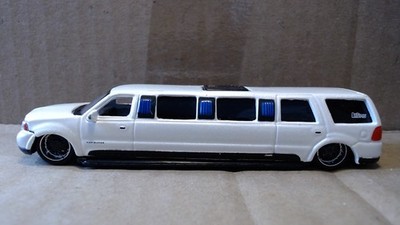 Maisto Playerz Executive Lincoln Navigator White Limousine 1:64 Diecast China